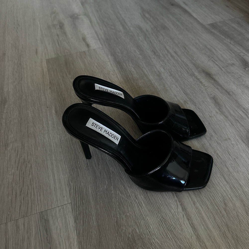 Steve Madden patten leather pumps
